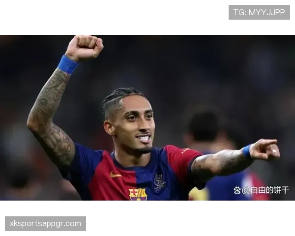 拉菲尼亚又是那种球场上光鲜，私下却像躲猫猫一样的小巨星吧？